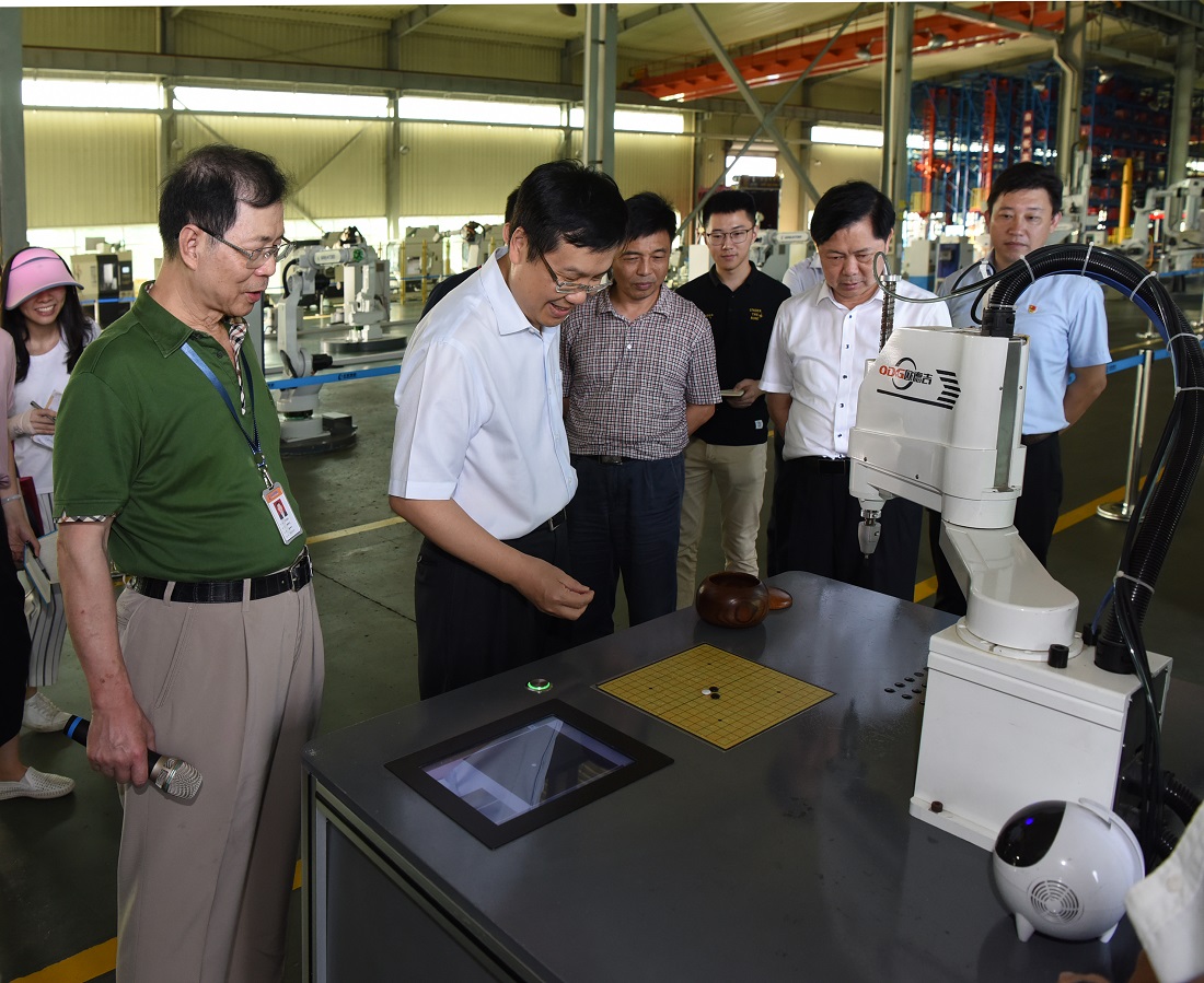 揭陽市委副書記、代市長張科蒞臨巨輪智能參觀考察